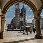 H12**** Hotel Cracovia
