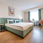 H12**** Hotel