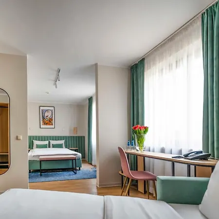 H12**** Hotel Cracovia