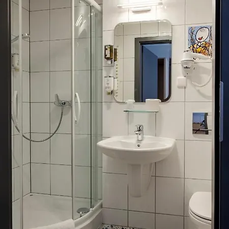 H12 Hotel 4*
