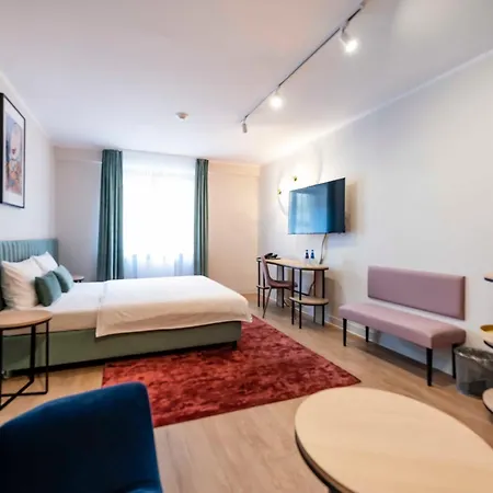 H12 Hotell 4*