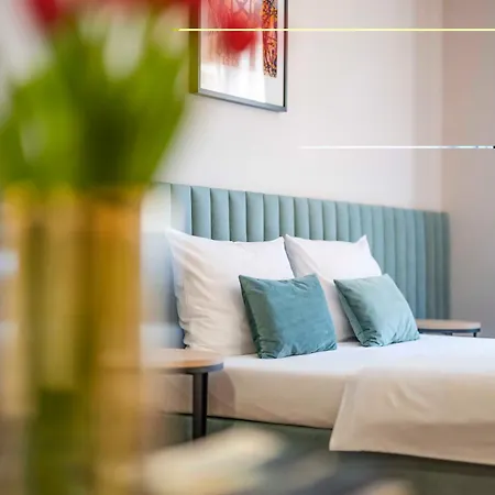 H12 Hotell