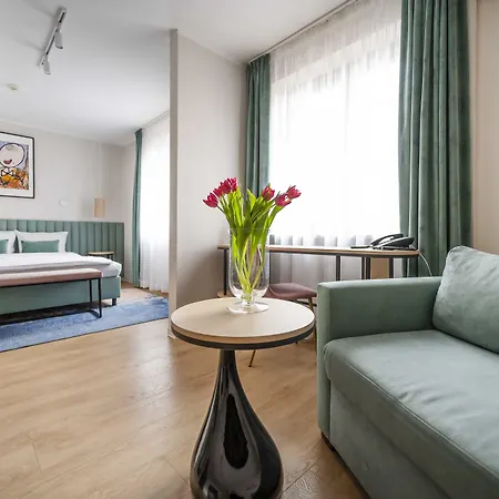 H12 Hotell