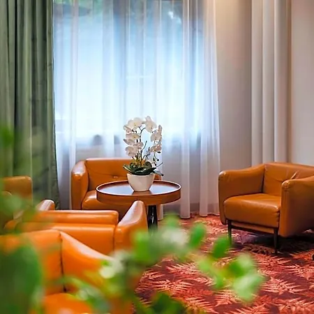 H12 Hotel 4*