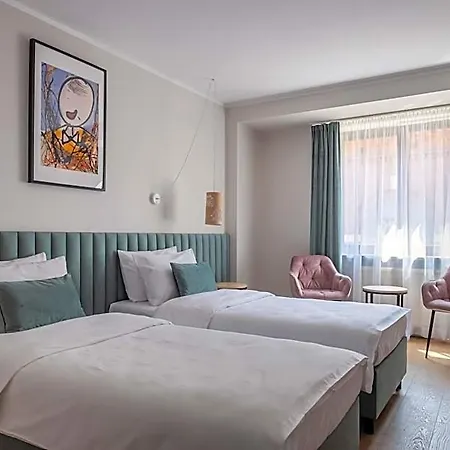 Hotel H12 4*